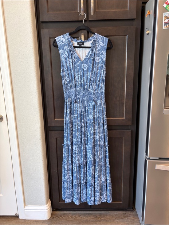 MSK Dresses & Skirts - MSK Blue Floral V-Neck Pleated Maxi Dress
